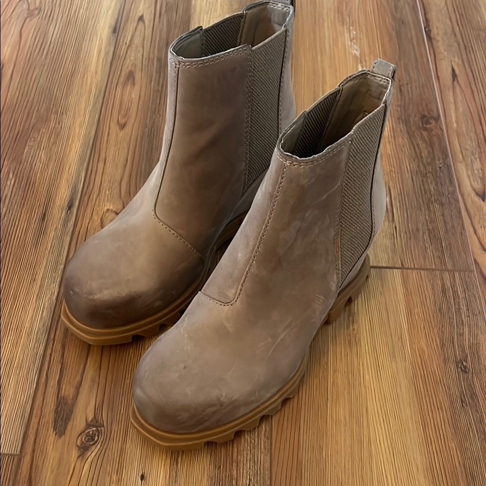 Sorel Tan Ankle Boots Rugged Design Durable Sole